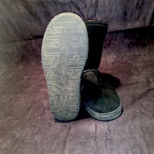 Bearpaw black boots